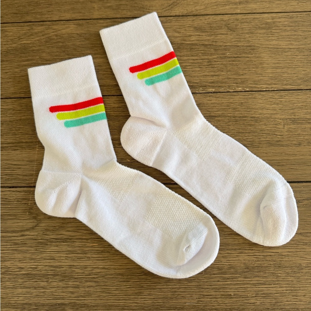 NWT Apple close your ring challenge - white  Stripe Socks